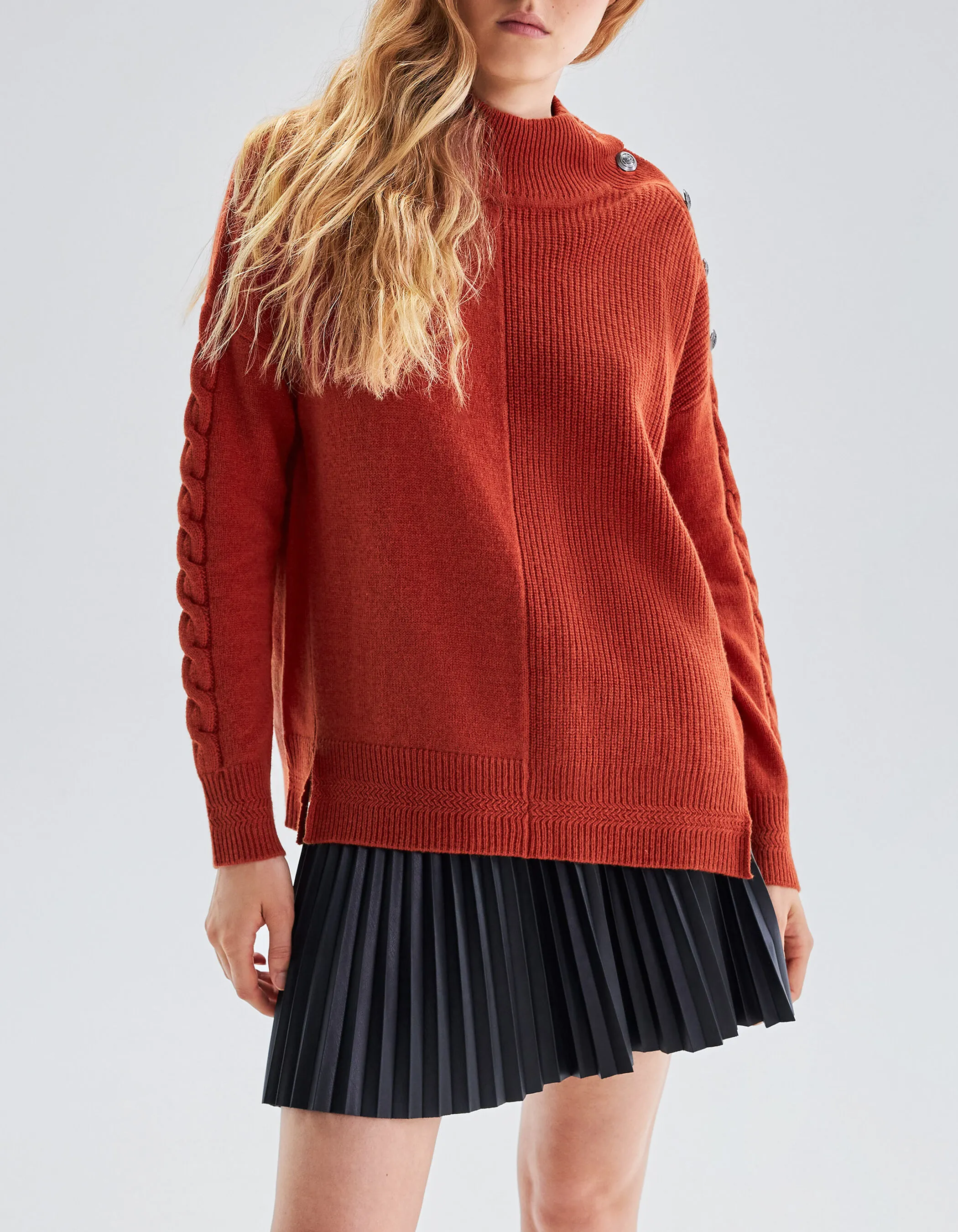 Pull tomette tricot avec boutons gravés sur l'épaule Femme
