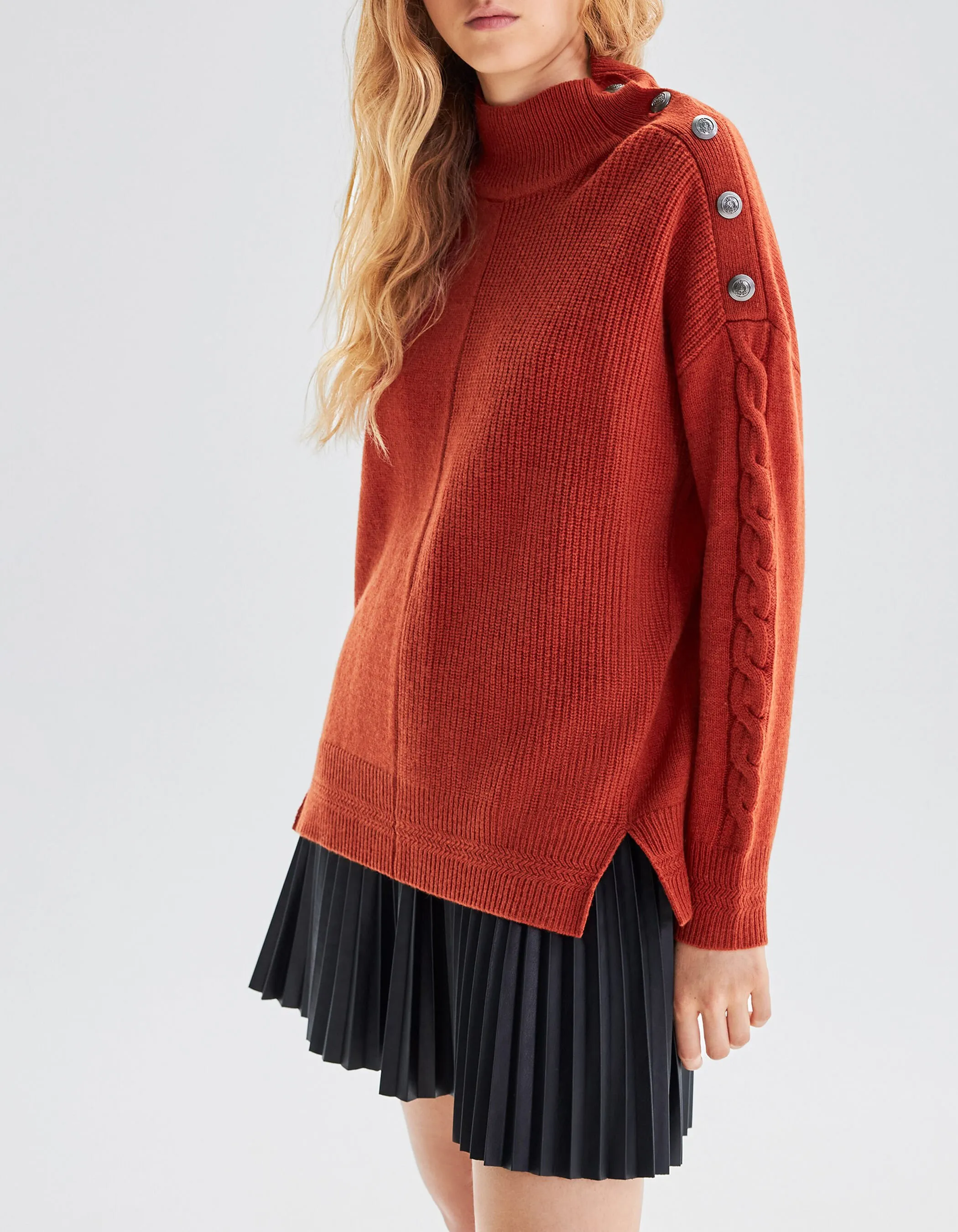 Pull tomette tricot avec boutons gravés sur l'épaule Femme
